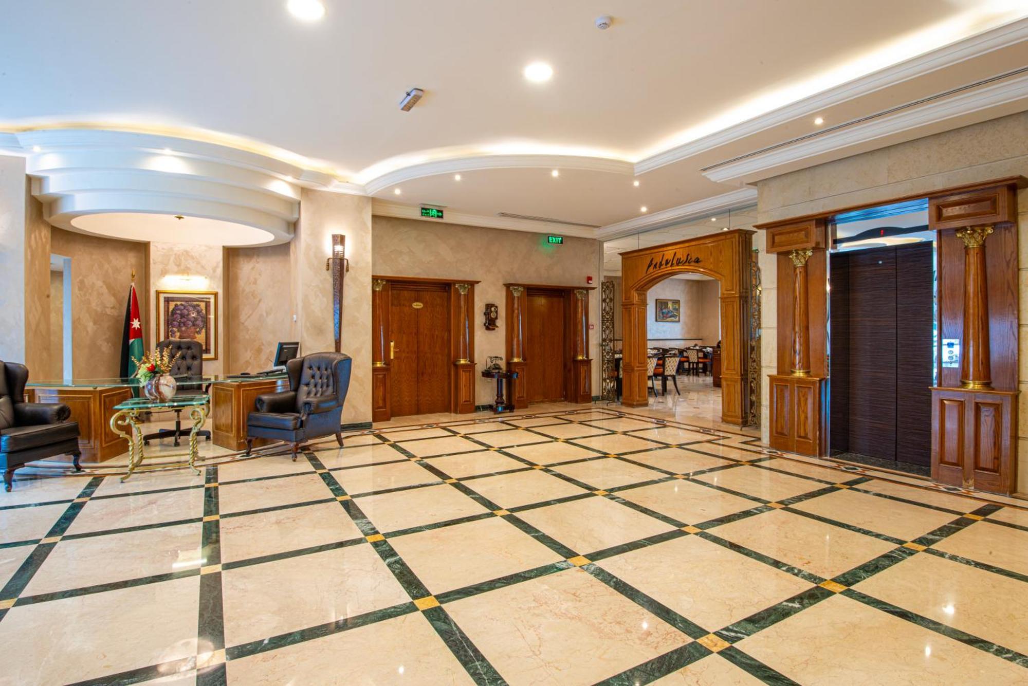 Bristol Hotel Amman Bagian luar foto